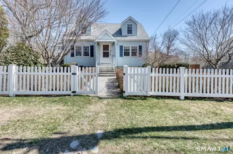 17 Innsbruck St, Milford, CT 06460