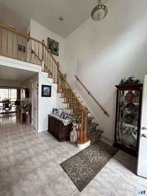 Entry Way - 720 Circular Ave, Hamden, CT 06514 photo 4 of 4