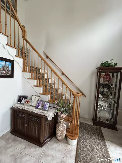Entry Way - 720 Circular Ave, Hamden, CT 06514 photo 3 of 4