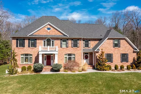94 Lofgren Rd, Avon, CT 06001
