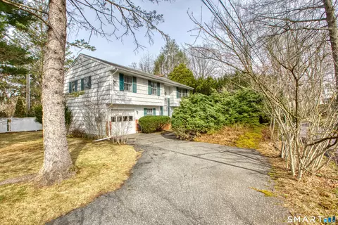 9 Stuart Dr, Greenwich, CT 06870