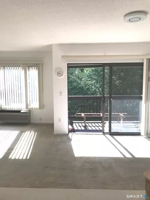 Living - 175 Mill Pond Rd #346, Hamden, CT 06514 photo 2 of 3