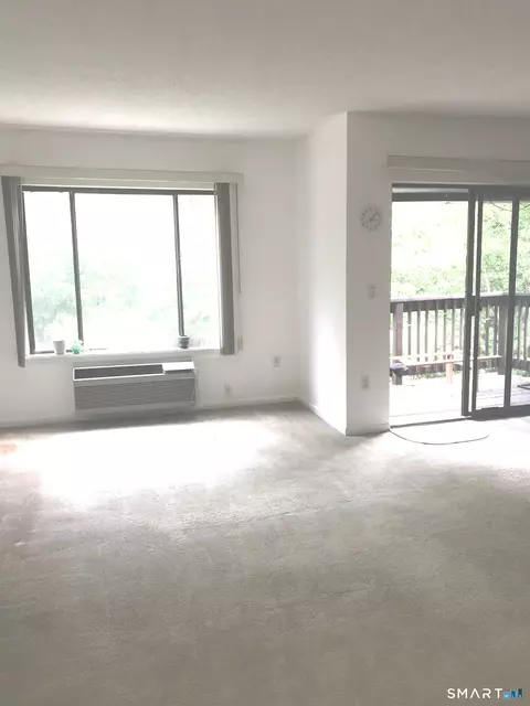 Living - 175 Mill Pond Rd #346, Hamden, CT 06514 photo 1 of 3