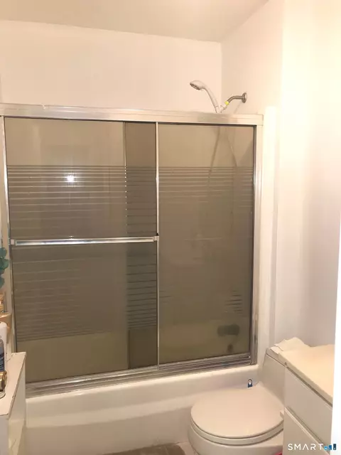 Bath - 175 Mill Pond Rd #346, Hamden, CT 06514 photo 1 of 3