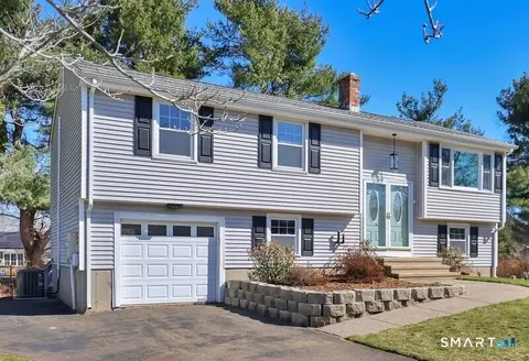 8 Blue Meadow Rd, Middletown, CT 06457