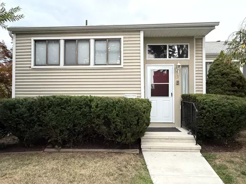 92 Shepards Knoll Dr #92, Hamden, CT 06514