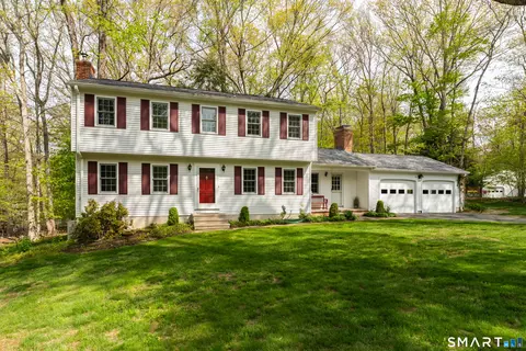 200 Whitethorn Dr, Guilford, CT 06437