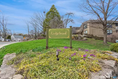 82 Ledgebrook Dr #82, Norwalk, CT 06854