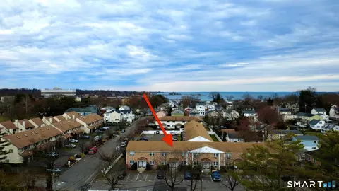 54 Lindstrom Rd #54, Stamford, CT 06902