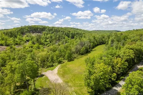 13 Dew Rd, Barkhamsted, CT 06063 photo 2