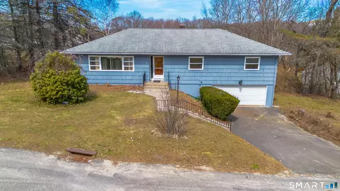 84 Everitt St, Waterbury, CT 06704