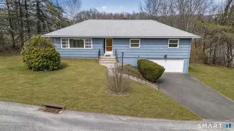 84 Everitt St, Waterbury, CT 06704