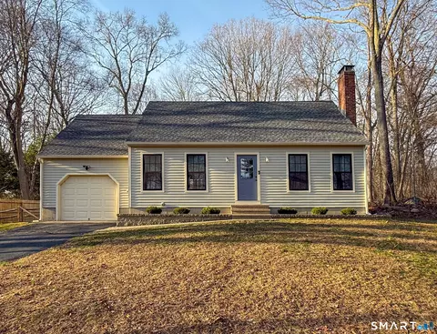 23 Country Village Ln, Clinton, CT 06413