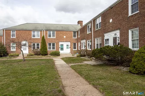 17 Garden Dr #L, Manchester, CT 06040