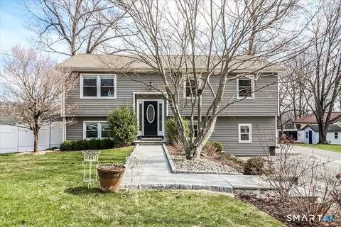 3 Ken Oaks Dr, Danbury, CT 06810