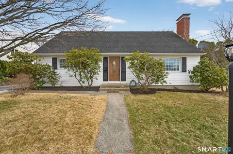 36 Westridge Rd, New London, CT 06320
