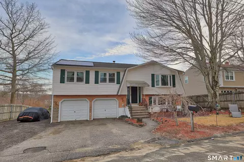 29 Bosse Rd, Waterbury, CT 06704