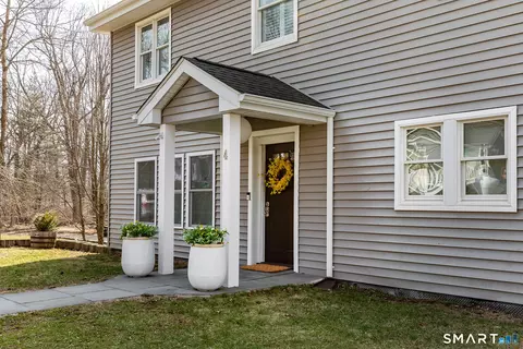 4 Darien Rd, New Fairfield, CT 06812