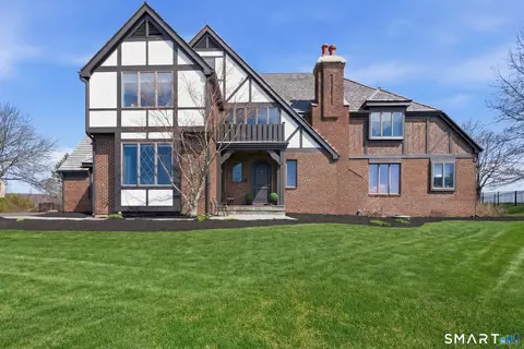 14 Turnberry Rd, Wallingford, CT 06492