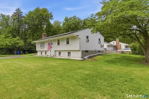 17 Pioneer Dr, Enfield, CT 06082