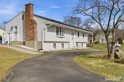 17 Pioneer Dr, Enfield, CT 06082