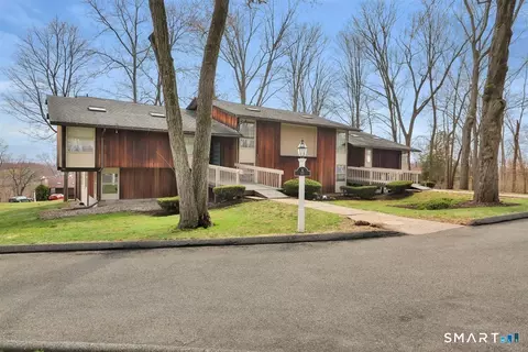 4 Country Squire Dr # -G, Cromwell, CT 06416