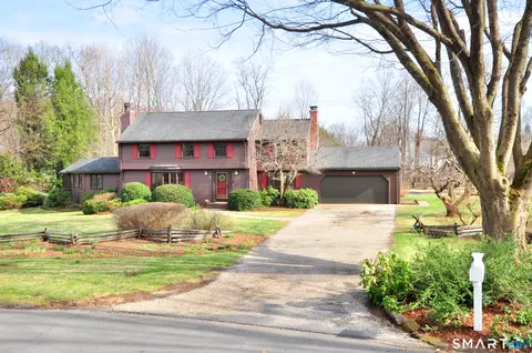 14 North Dr, Simsbury, CT 06070