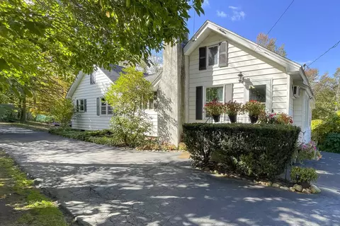 399 W Woods Rd, Hamden, CT 06518