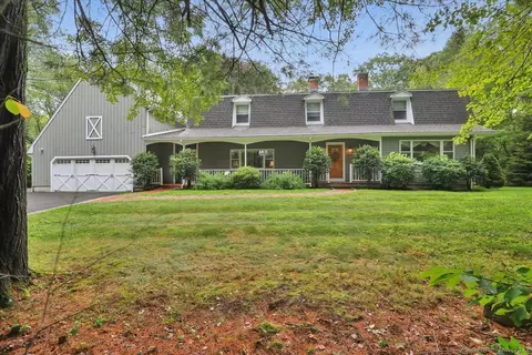 200 N Farm Rd, Middlebury, CT 06762