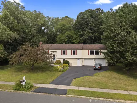 40 Abbey Ct, Cheshire, CT 06410