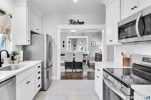 48 Woodbine St, Waterbury, CT 06705