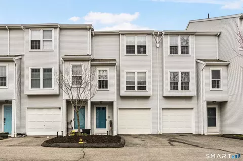 64 Deerwood Ln #9, Waterbury, CT 06704