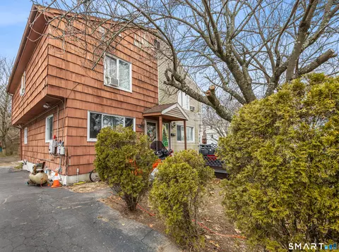 105 Pond St, Bridgeport, CT 06606