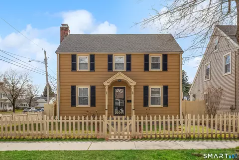 135 Laurel Pl, Bridgeport, CT 06604
