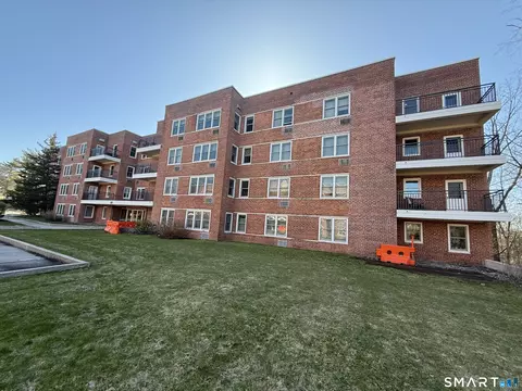 50 Lafayette Pl #2H, Greenwich, CT 06830