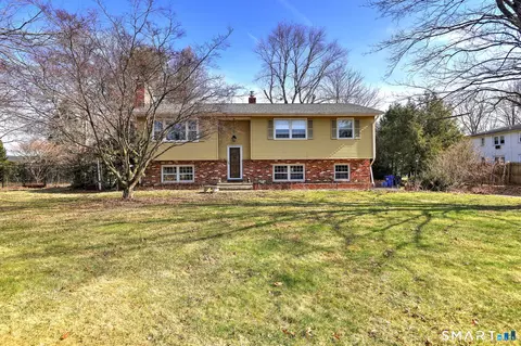 40 Church St, Woodbury, CT 06798