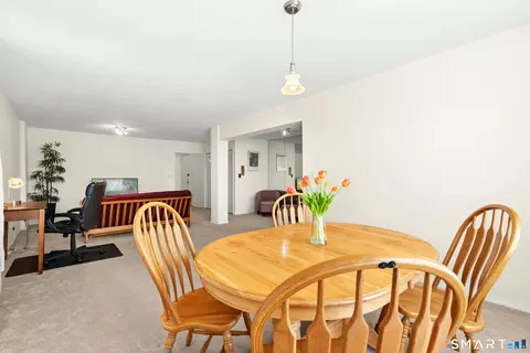 7 4th St #3C, Stamford, CT 06905