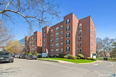 7 4th St #3C, Stamford, CT 06905