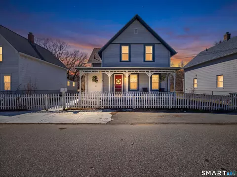 82 North St, Norwich, CT 06360