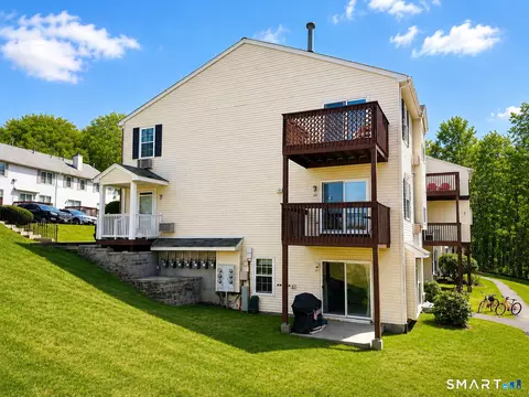 143 Spyglass Ct #143, Torrington, CT 06790
