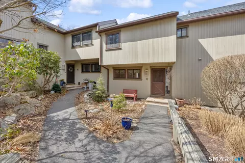4 Deer Hill Ct #4, Woodbury, CT 06798