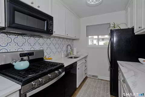 803 Timber Ln #803, Canton, CT 06019