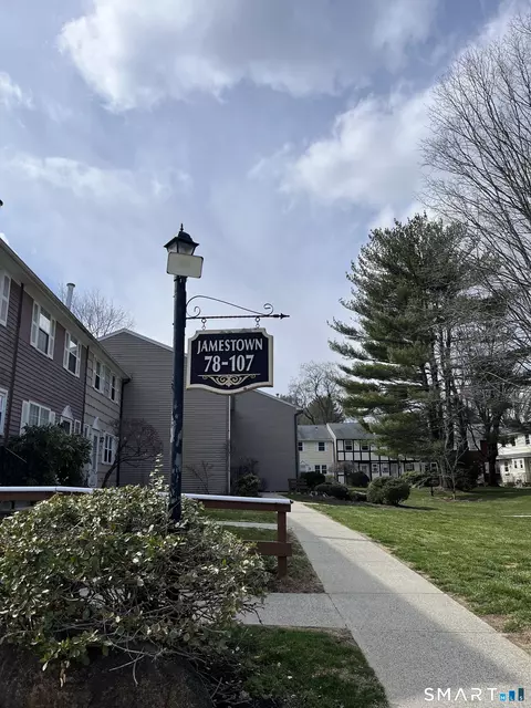 88 E Gate Ln #88, Hamden, CT 06514