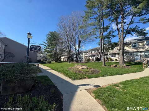 88 E Gate Ln #88, Hamden, CT 06514