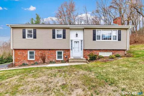 15 Dexter Dr, Shelton, CT 06484