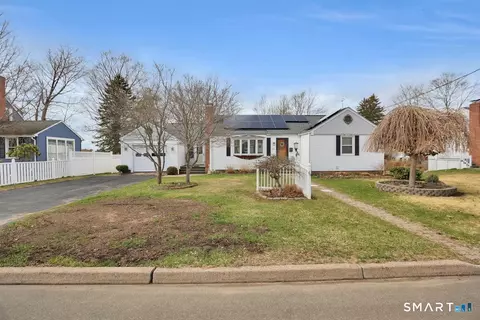 69 Denison Rd, Middletown, CT 06457