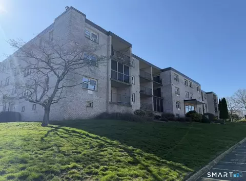 308 Meadowside Rd #305, Milford, CT 06460