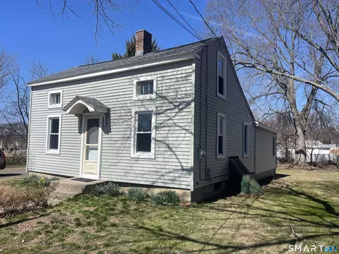 4 Pleasant St, East Windsor, CT 06088