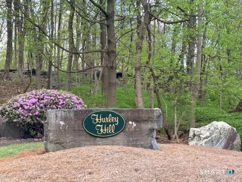 41 Chatham Ln, Bristol, CT 06010