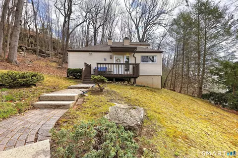 41 Chatham Ln, Bristol, CT 06010